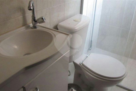 Casa à venda com 3 quartos, sendo 1 suíte, no condomínio Villa Jardim Sul, São Paulo - SP