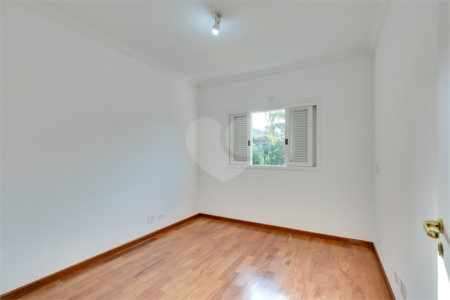 Casa para alugar com 4 quartos, sendo 2 suítes, no condomínio Cassiano Ricardo, São Paulo - SP