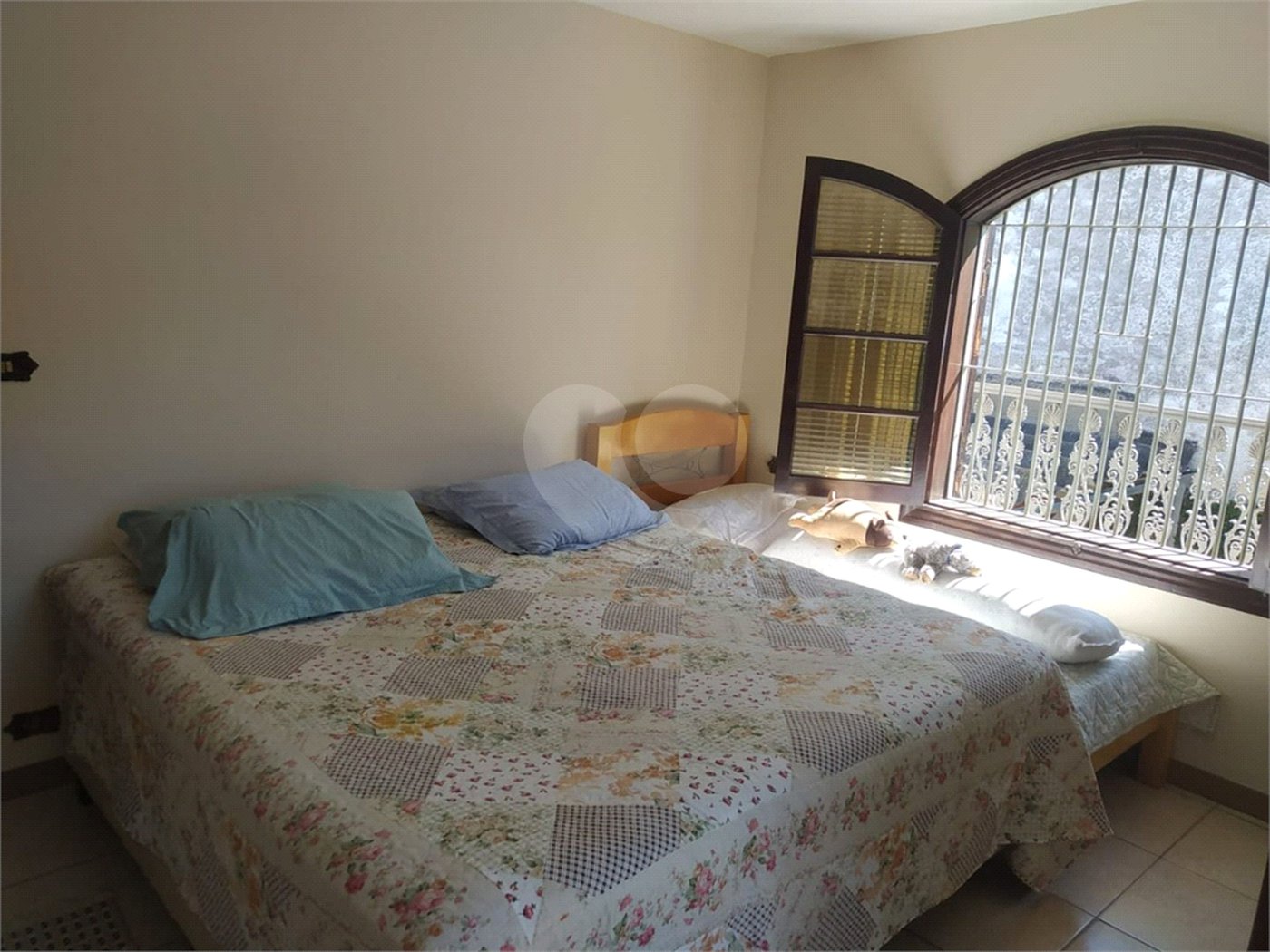 Casa à venda ou para alugar com 3 quartos, sendo 1 suíte, em Estação, São Roque, SP