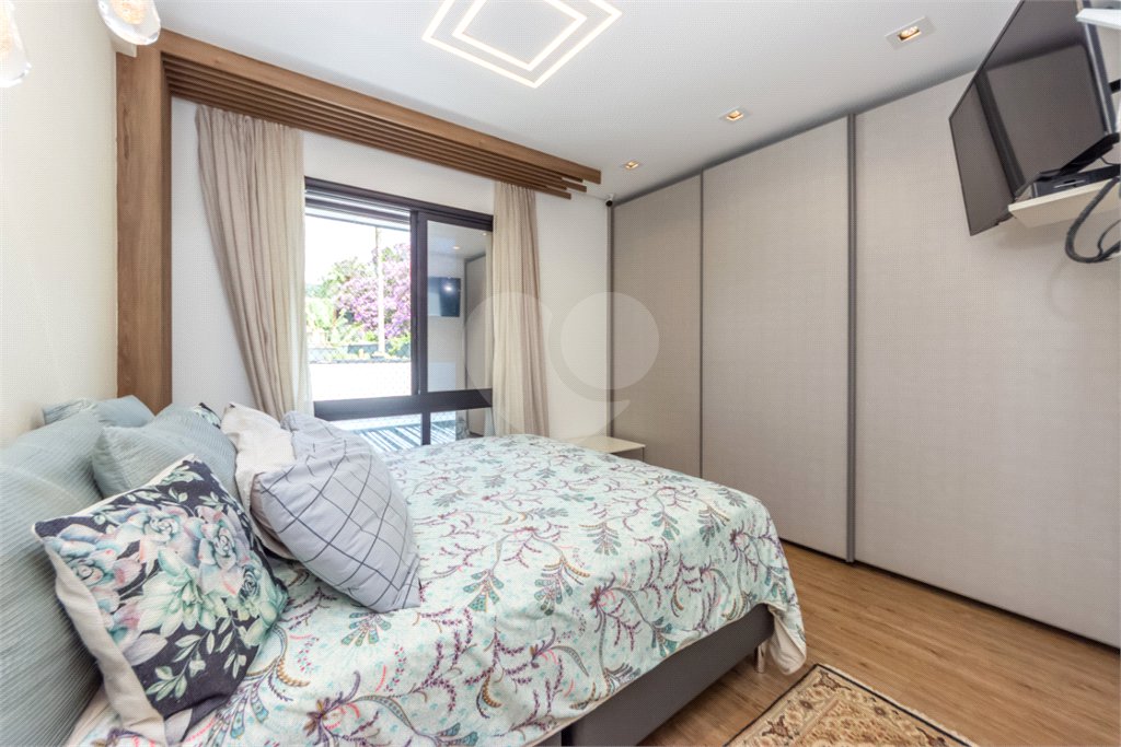 Casa à venda com 3 suítes no condomínio Reserva 8, São Paulo - SP