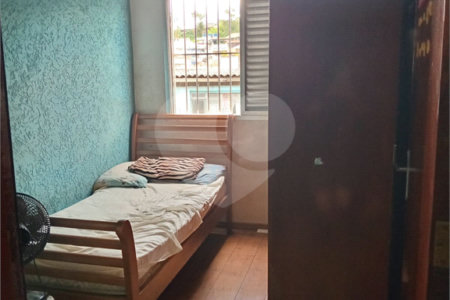 Sobrado à venda com 4 quartos, sendo 1 suíte,  em Furnas, São Paulo, SP