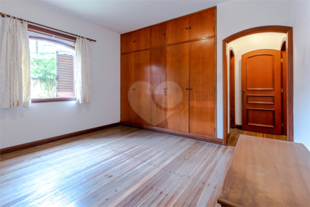 Casa Térrea à venda com 3 suítes em Jardim dos Estados, São Paulo, SP