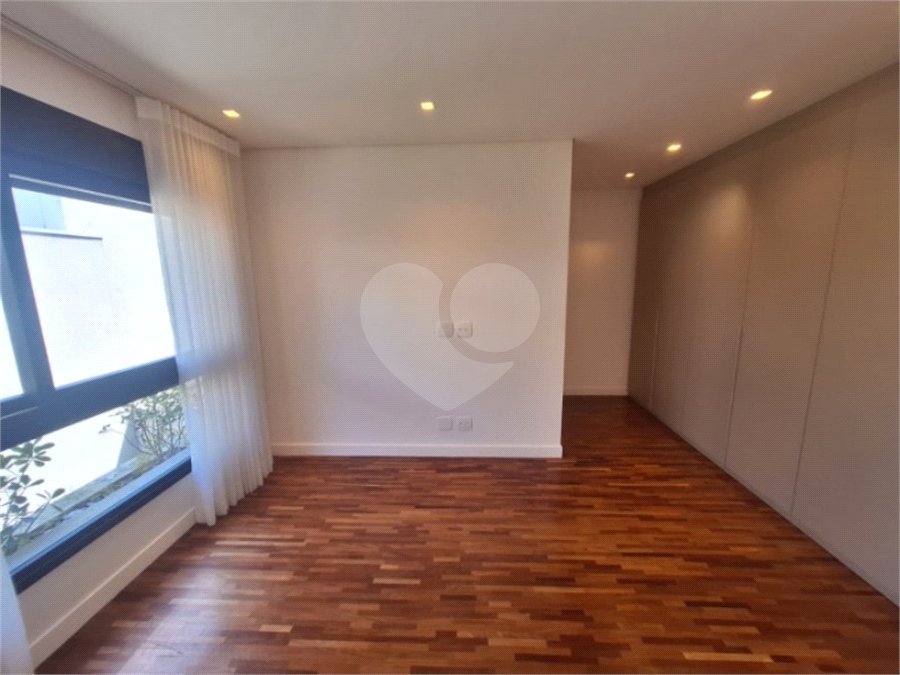 Casa à venda ou para alugar com 3 suítes no condomínio Boulevard Ibirapuera, São Paulo - SP