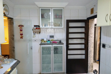 Casa à venda com 3 quartos, sendo 1 suíte, em Parque Vitória, São Paulo, SP