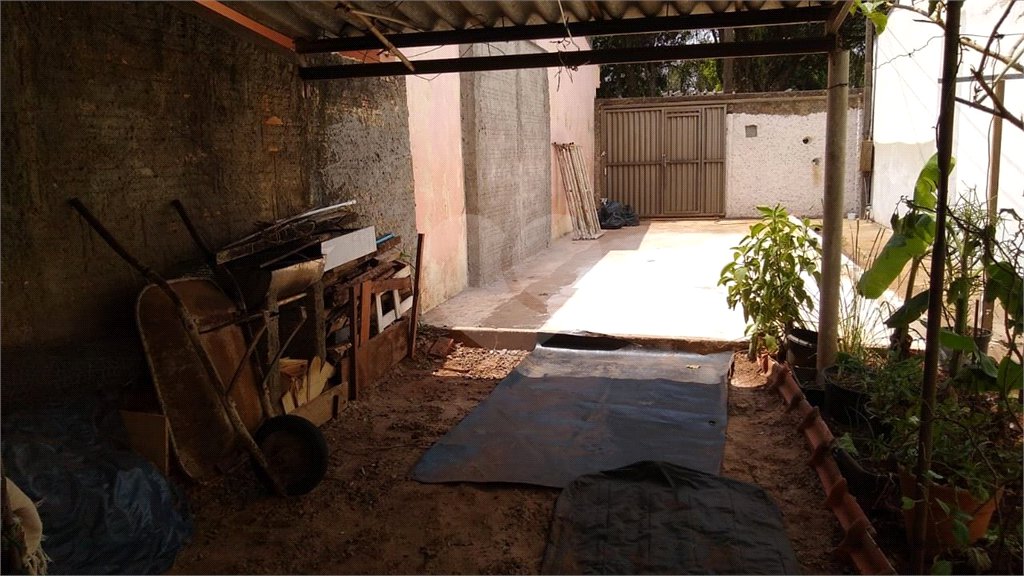Casa térrea com 2 dormitórios.