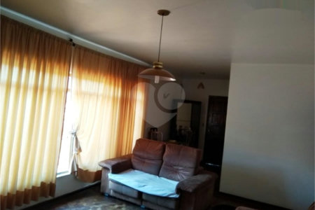 Sobrado à venda com 4 quartos, sendo 1 suíte, em Vila Constança, São Paulo, SP