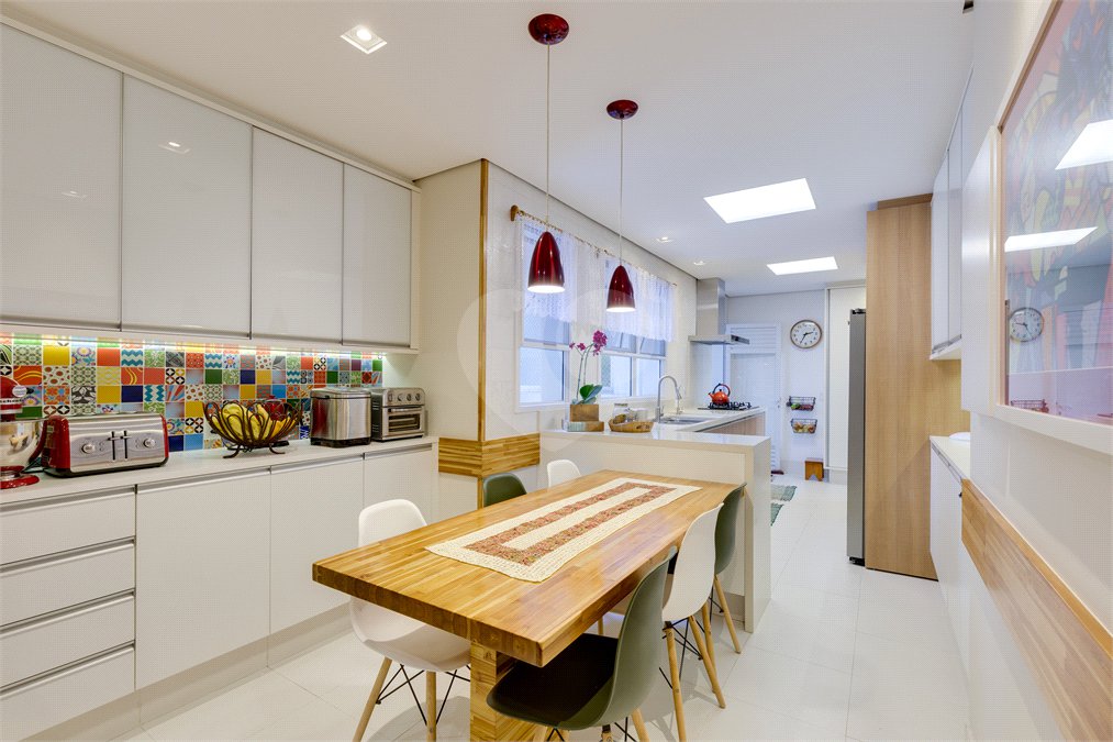 Apartamento à venda com 4 quartos, sendo 2 suítes, em Campo Belo, São Paulo, SP