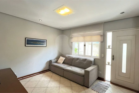 Casa à venda com 3 quartos, sendo 1 suíte, no condomínio Villagio Tramway, São Paulo - SP