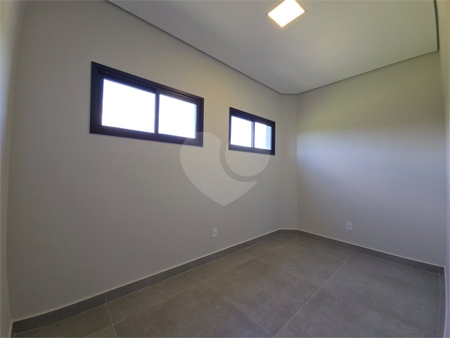 Casa à venda com 4 quartos, sendo 3 suítes, no condomínio Village Ipanema 2, Araçoiaba da Serra - SP