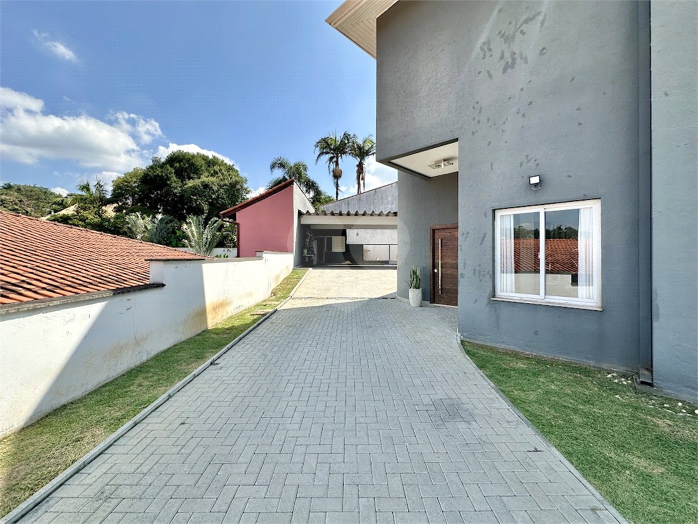 Casa à venda com 4 quartos, sendo 2 suítes,  no condomínio Granja Vianna II, Cotia - SP