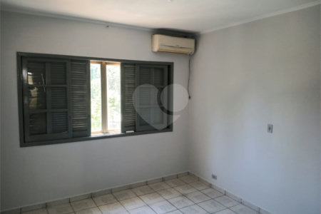 Sobrado à venda com 3 quartos, sendo 1 suíte,  no Centro, Santo André, SP