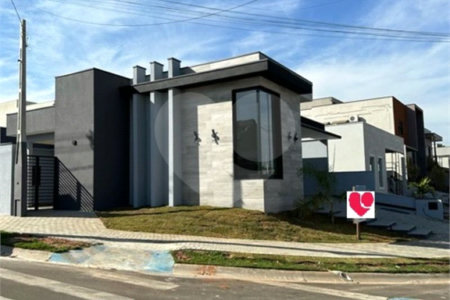Casa à venda com 3 quartos, sendo 1 suíte, no condomínio Lagos D´icaraí, Salto - SP