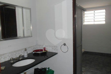 Sobrado à venda com 8 quartos, sendo 2 suítes, em Campo Belo, São Paulo, SP