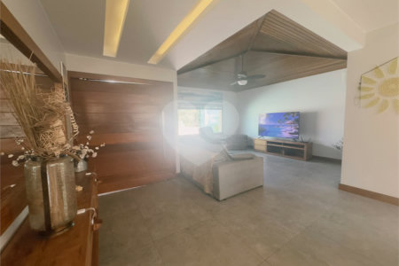 Casa em condomínio à venda com 4 quartos, sendo 2 suítes,  em Caravelas, Armação dos Búzios, RJ