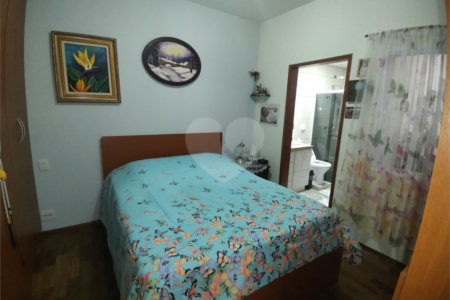 Casa à venda com 3 suítes no condomínio Morada das Hortênsias, São Paulo - SP