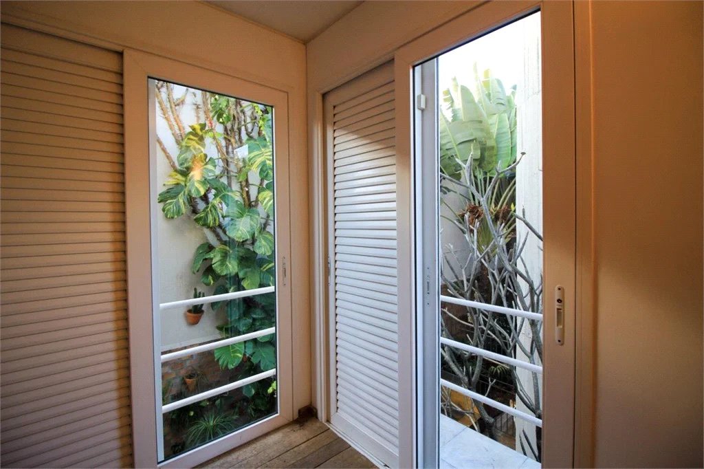 Casa à venda ou para alugar com 5 quartos, sendo 3 suítes, em Vila Madalena, São Paulo, SP