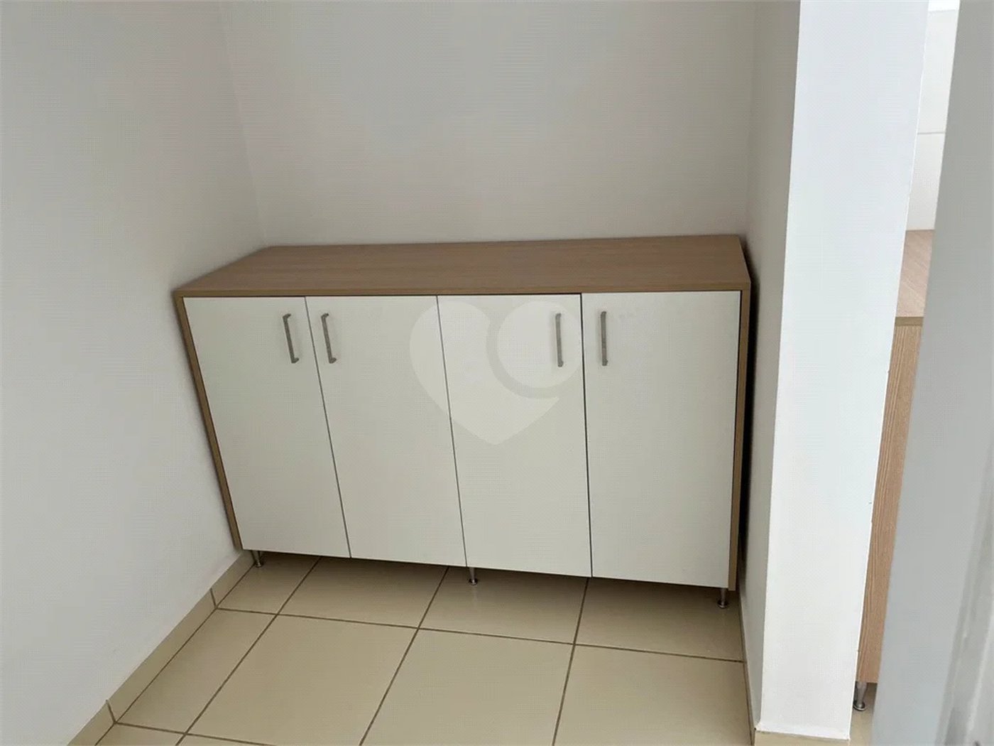 Casa para alugar com 3 suítes no condomínio Figueira Garden, Atibaia - SP