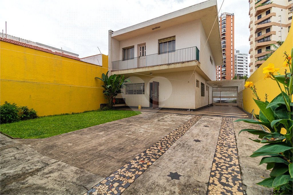 Sobrado à venda com 4 quartos, sendo 1 suíte, em Campo Belo, São Paulo, SP