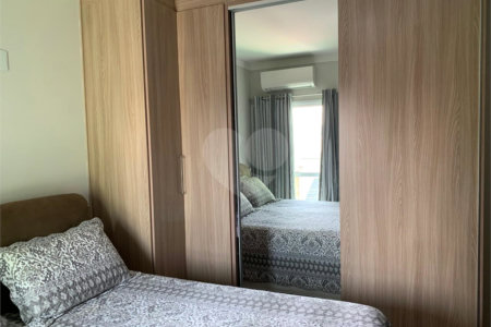 Sobrado à venda com 3 quartos, sendo 1 suíte,  em Vila Gumercindo, São Paulo, SP