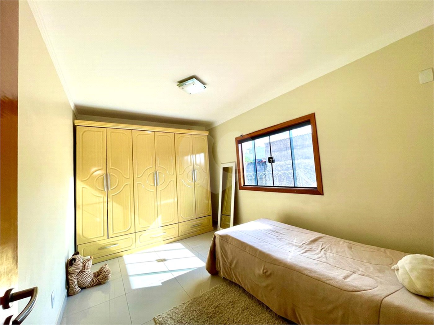 Sobrado à venda com 4 quartos, sendo 1 suíte, em Jardim Santa Bárbara, Sorocaba, SP
