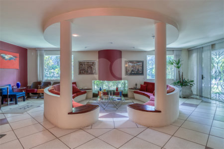 Casa Térrea à venda com 4 suítes em Jardim Cordeiro, São Paulo, SP