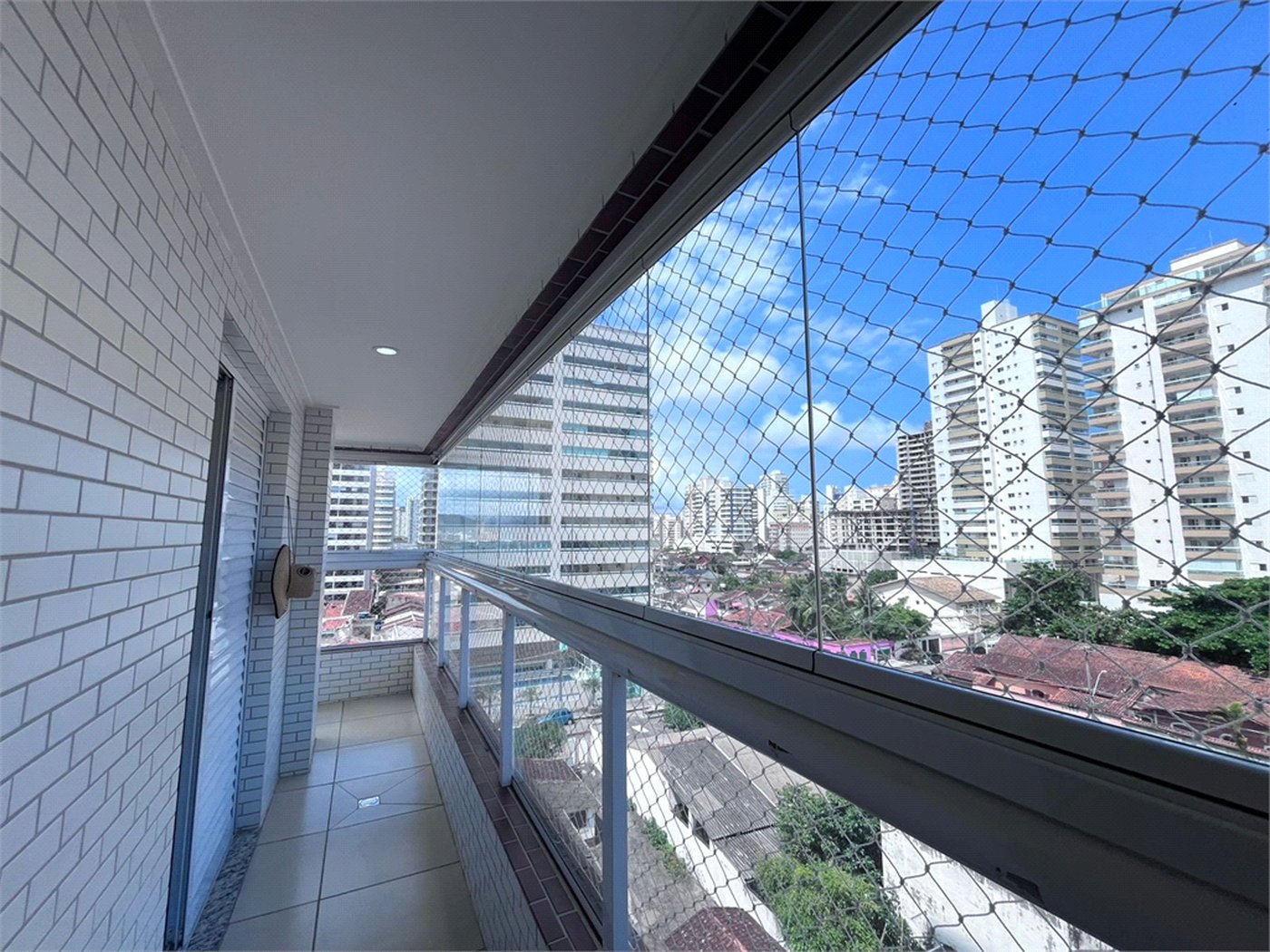 Apartamento à venda com 2 quartos, sendo 1 suíte, em Guilhermina, Praia Grande, SP