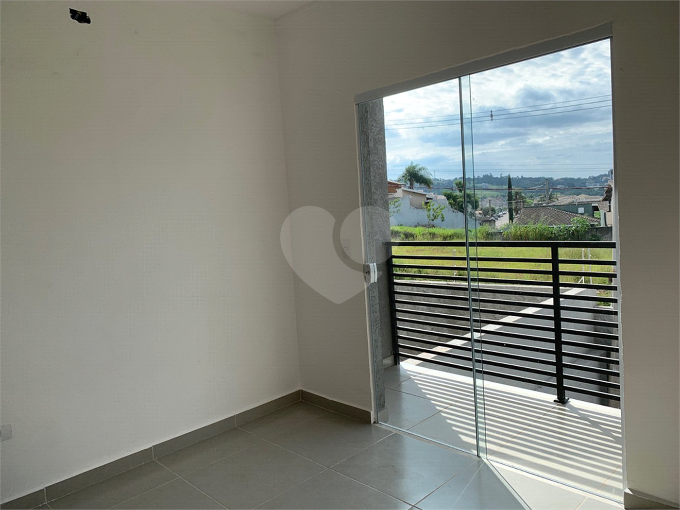 Sobrado à venda com 2 suítes em Residencial Jardins da Catalunha, Atibaia, SP