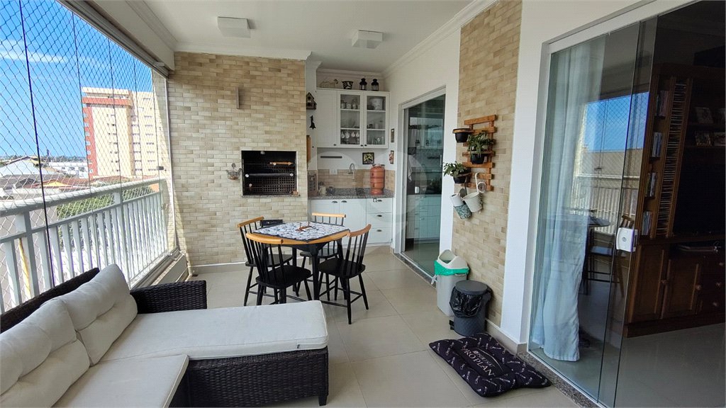 Apartamento à venda com 3 quartos, sendo 2 suítes, no Centro, Peruíbe, SP