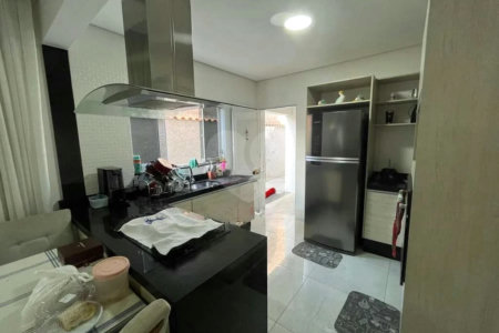 Sobrado à venda com 3 quartos, sendo 1 suíte,  em Vila Nova Cintra, Mogi das Cruzes, SP