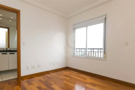 Cobertura duplex à venda na Mooca de 277m² com 3 dormitórios, 1 suíte e 3 vagas.