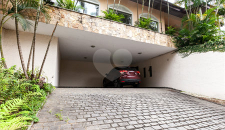Sobrado à venda ou para alugar com 3 suítes em Jardim Guedala, São Paulo, SP