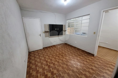 Sobrado à venda com 4 quartos em Vila Jurema, Ferraz de Vasconcelos, SP