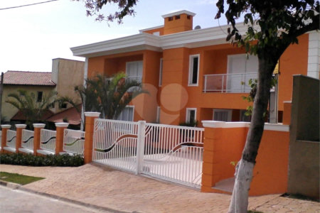 Casa à venda com 5 quartos, sendo 4 suítes,  no condomínio Parque Shambala, Atibaia - SP