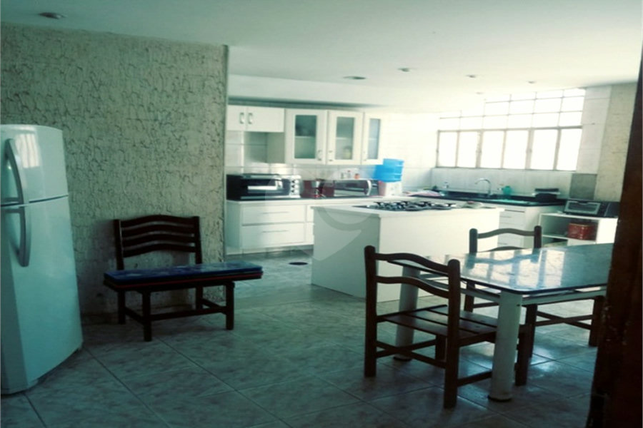 Sobrado à venda com 4 quartos, sendo 2 suítes, em Jardim Munhoz, Guarulhos, SP