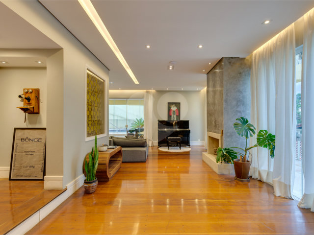Casa Térrea à venda com 4 suítes em Jardim Marajoara, São Paulo, SP