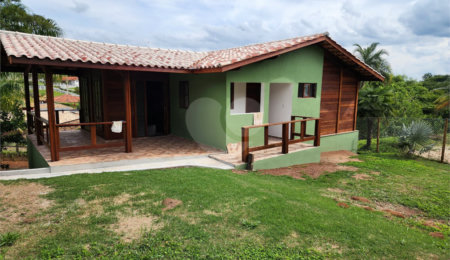 Casa à venda com 2 quartos, sendo 1 suíte,  no condomínio Chácara Pedra Grande, Atibaia - SP