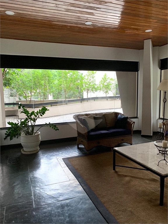 Apartamento à venda com 4 quartos, sendo 2 suítes, em Real Parque, São Paulo, SP