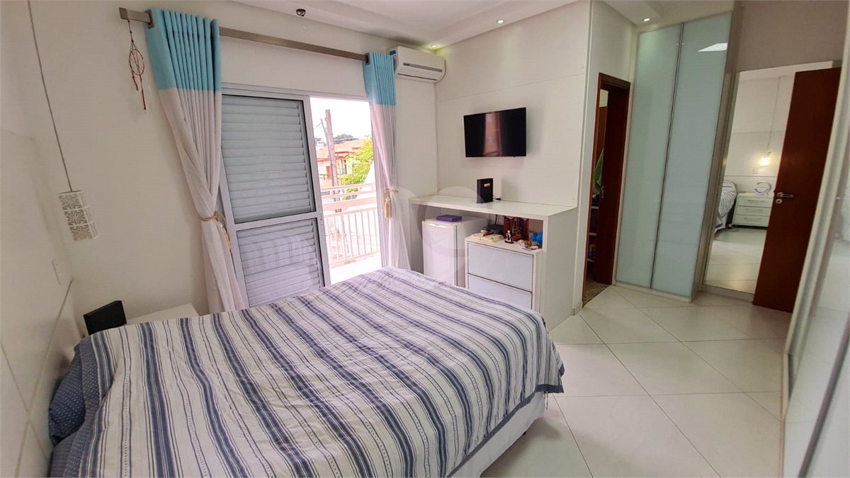 Sobrado à venda com 3 quartos, sendo 1 suíte,  em Jardim Leocádia, Sorocaba, SP