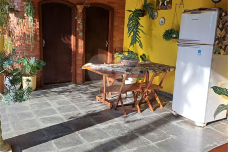 Casa Térrea à venda com 3 quartos, sendo 2 suítes,  em Vila Oliveira, Mogi das Cruzes, SP