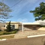 Casa à venda com 3 quartos, sendo 1 suíte,  no condomínio Atibaia Park 1, Atibaia - SP