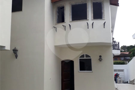 Sobrado à venda com 4 quartos, sendo 3 suítes, em Alto da Boa Vista, São Paulo, SP