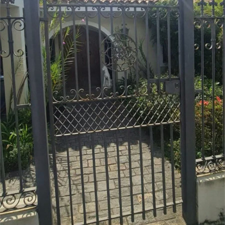 Casa à venda com 4 quartos, sendo 2 suítes, no condomínio Comendador Elias Jafet, São Paulo - SP