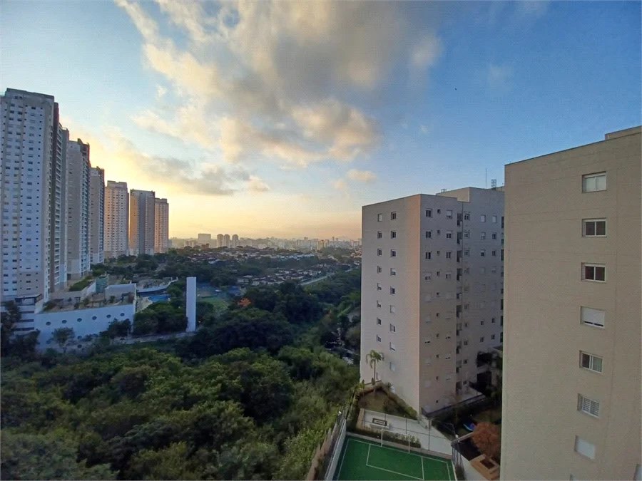 Apartamento à venda com 3 suítes em Vila Suzana, São Paulo, SP