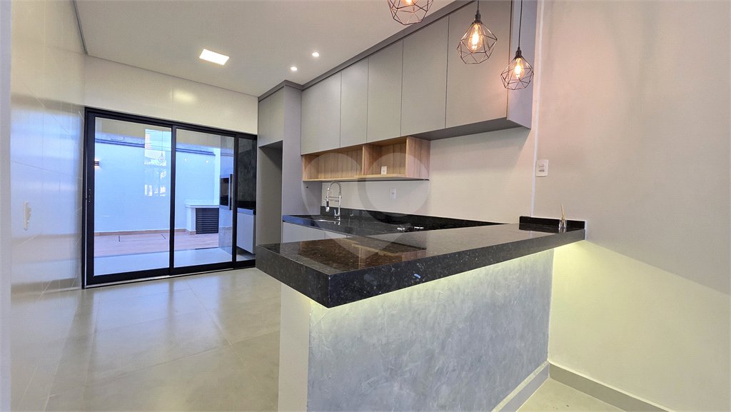 Casa à venda com 3 quartos, sendo 1 suíte, no condomínio Horto Florestal Villagio, Sorocaba - SP