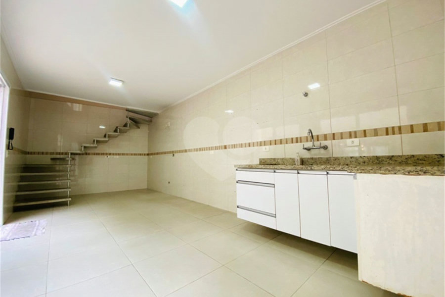 Sobrado à venda com 4 quartos, sendo 3 suítes, em Vila Ester (zona Norte), São Paulo, SP