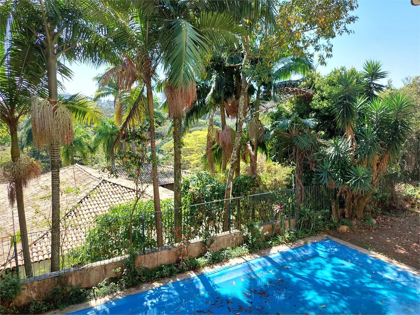Casa à venda com 3 suítes em Jardim Leonor, São Paulo, SP