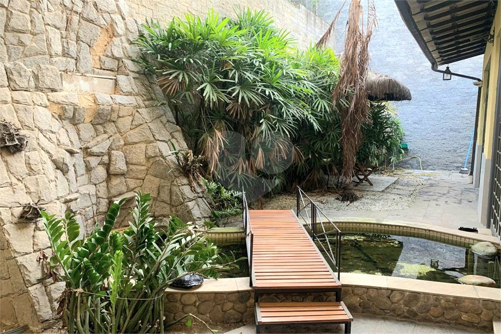 Casa à venda com 4 quartos, sendo 3 suítes, no condomínio Mirante da Barra, Rio de Janeiro - RJ