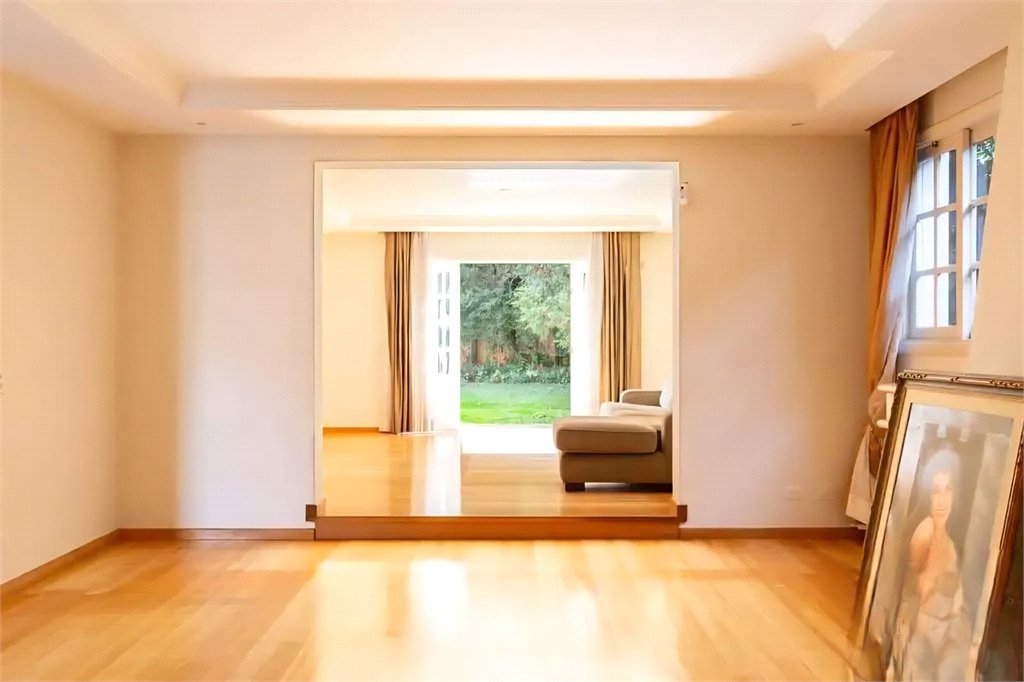 Casa à venda com 4 suítes em Jardim Leonor, São Paulo, SP
