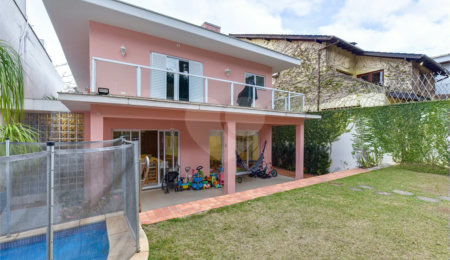 Casa à venda com 4 quartos, sendo 2 suítes,  em Alto da Boa Vista, São Paulo, SP