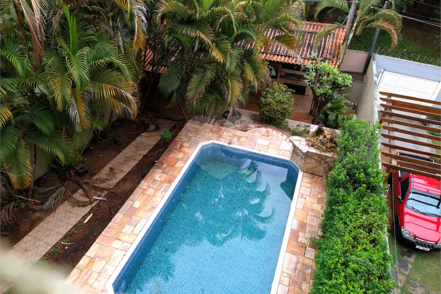 SOBRADO DE 426,0 M² COM 04 SUITES, SALÃO DE FESTAS, 06 VAGAS,06 BANHEIROS E PISCINA PARA LOCAÇÃO OU VENDA NO BARRO BRANCO